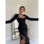 ⁦فستان طويل مع فتحة على الجانب لون أسود⁩ - الصورة ⁦2⁩