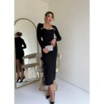 ⁦فستان طويل مع فتحة على الجانب لون أسود⁩ - الصورة ⁦3⁩