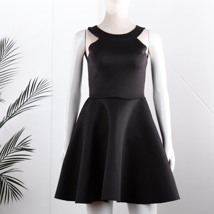 ⁦فستان قصير مخطط بالعرض لون أسود⁩ - الصورة ⁦3⁩