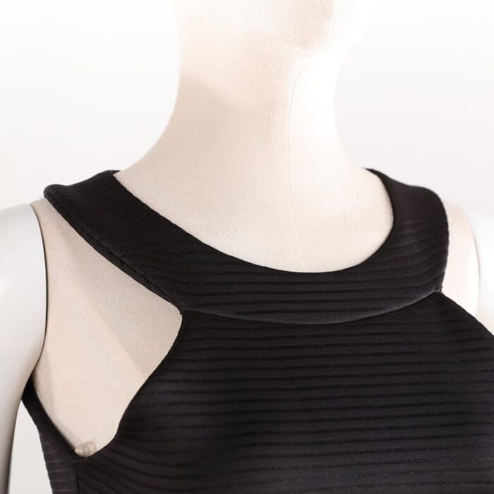 ⁦فستان قصير مخطط بالعرض لون أسود⁩ - الصورة ⁦6⁩