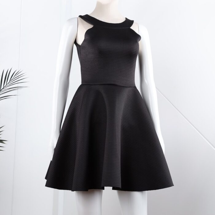 ⁦فستان قصير مخطط بالعرض لون أسود⁩ - الصورة ⁦9⁩