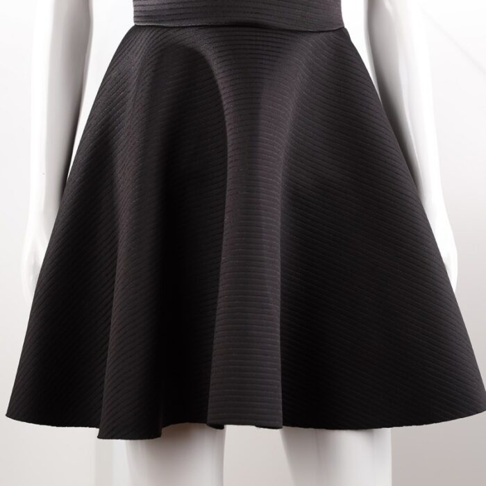 ⁦فستان قصير مخطط بالعرض لون أسود⁩ - الصورة ⁦10⁩