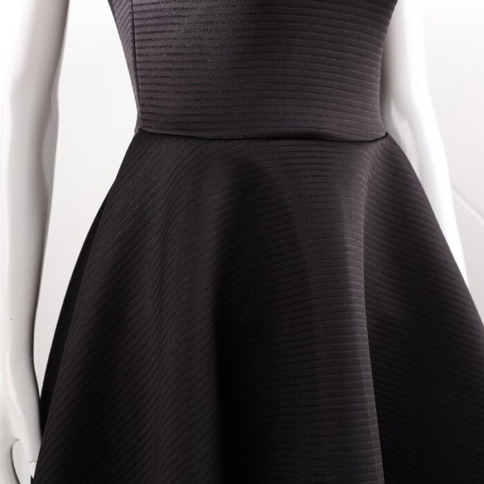 ⁦فستان قصير مخطط بالعرض لون أسود⁩ - الصورة ⁦12⁩