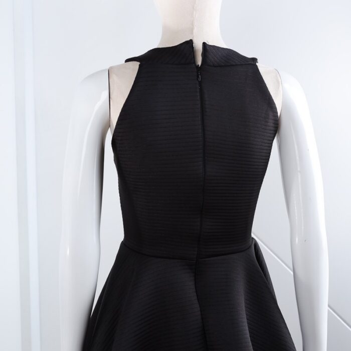 ⁦فستان قصير مخطط بالعرض لون أسود⁩ - الصورة ⁦15⁩