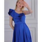 فستان طويل لون نيلي