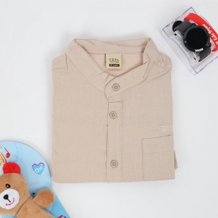 1033752181_67dc6ab83b7a1 قميص بدون قبه للأطفال لون سكري - الصورة 1