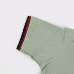 ⁦قميص نصف كم ربس للأطفال لون زيتي⁩ - الصورة ⁦3⁩