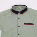 ⁦قميص نصف كم ربس للأطفال لون زيتي⁩ - الصورة ⁦4⁩