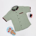 ⁦قميص نصف كم ربس للأطفال لون زيتي⁩ - الصورة ⁦5⁩