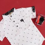 ⁦قميص نصف كم بدون قبه للأطفال لون ابيض⁩ - الصورة ⁦3⁩