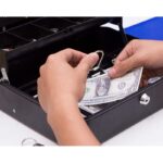 ⁦صندوق عملة معدني مع مفتاح قياس 24*30*8 سم⁩ - الصورة ⁦6⁩