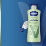 ⁦لوشن للنساء سريع الامتصاص من فازلين حجم 600 مل -Intensive Care Body Lotion Soothing Hydration By Vaseline 600 ML⁩ - الصورة ⁦3⁩