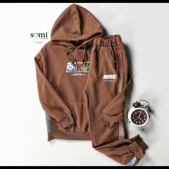 1033752814_67dc6eedaaacc بجامة فوتر بطاقية (قطعتين) بتصميم رسومات MRC للأطفال لون بني - الصورة 1