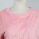 ⁦بجامة فرو بأكمام طويلة مخطط طولي للنساء لون زهري⁩ - الصورة ⁦5⁩