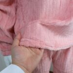 ⁦بجامة فرو بأكمام طويلة مخطط طولي للنساء لون زهري⁩ - الصورة ⁦7⁩