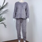 ⁦بجامة فرو بأكمام طويلة مخطط طولي للنساء لون سكني⁩ - الصورة ⁦2⁩