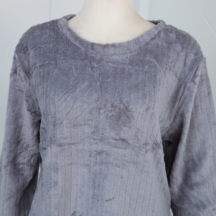 ⁦بجامة فرو بأكمام طويلة مخطط طولي للنساء لون سكني⁩ - الصورة ⁦5⁩