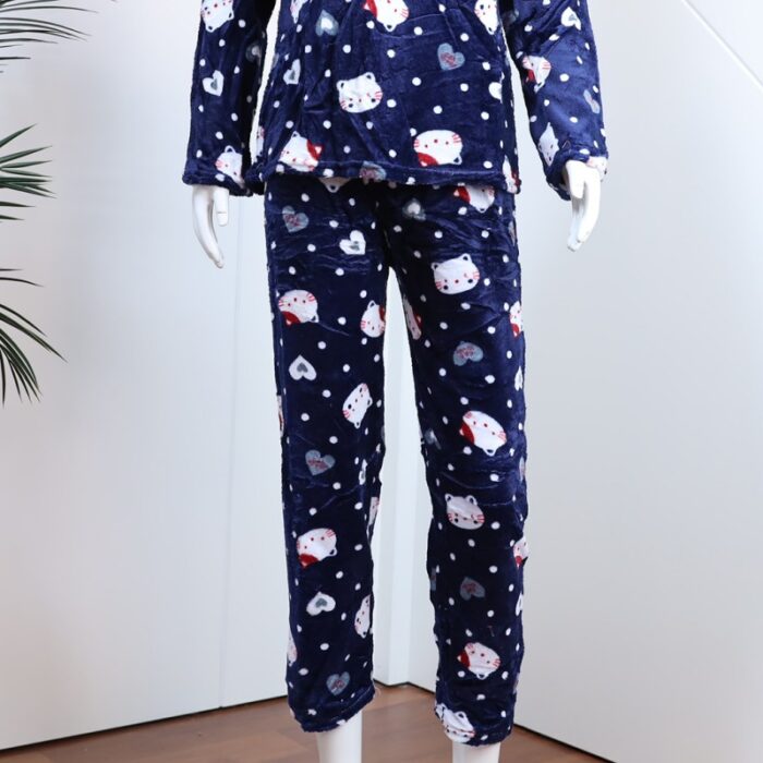 1033752833_67dc6f2843bfa بجامة فرو بأكمام طويلة بتصميم رسوم راس دب للنساء لون كحلي - الصورة 1