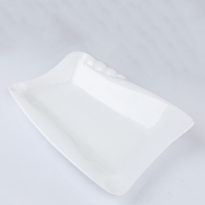⁦صحن بورسلان بتصميم شبه مستطيل حجم 37×27 سم لون أبيض⁩ - الصورة ⁦3⁩