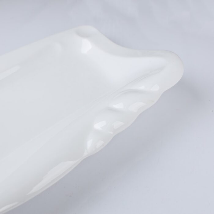 ⁦صحن بورسلان بتصميم شبه مستطيل حجم 37×27 سم لون أبيض⁩ - الصورة ⁦4⁩