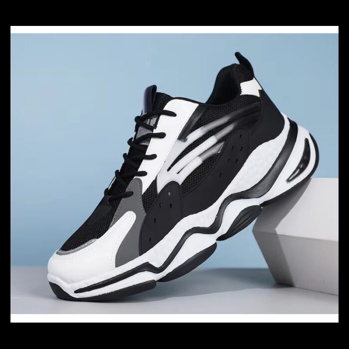 ⁦حذاء رياضي للرجال لون أسود ونعل أبيض⁩ - الصورة ⁦6⁩