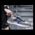 ⁦حذاء رياضي للرجال لون رمادي وكحلي⁩ - الصورة ⁦2⁩