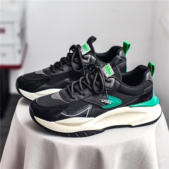 ⁦حذاء رياضي للرجال لون أسود وأخضر ونعل أبيض⁩ - الصورة ⁦4⁩