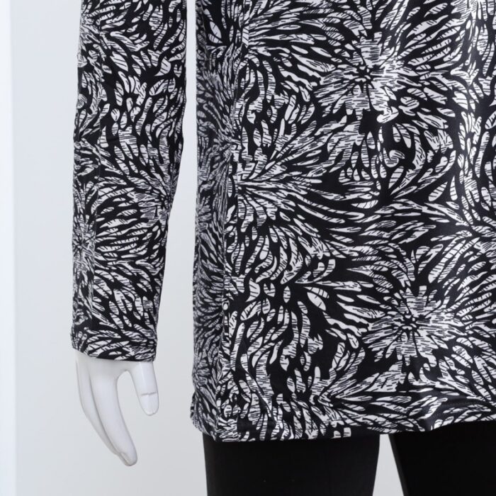 ⁦بجامة بأكمام طويلة بتصميم لون أسود وأبيض⁩ - الصورة ⁦5⁩