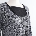 ⁦بجامة بأكمام طويلة بتصميم لون أسود وأبيض⁩ - الصورة ⁦7⁩