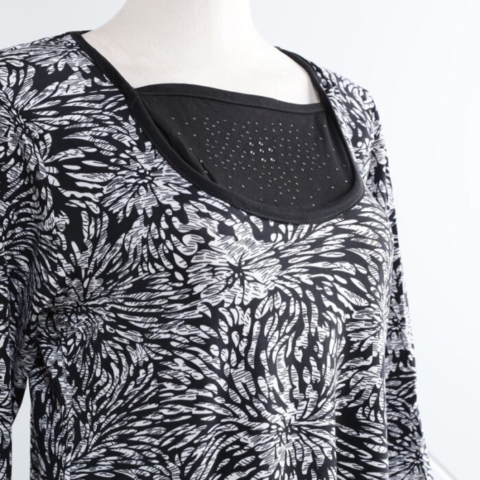 ⁦بجامة بأكمام طويلة بتصميم لون أسود وأبيض⁩ - الصورة ⁦7⁩