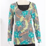 ⁦بجامة بأكمام طويلة بتصميم نقشة مغربية ورد مخطط عرضي لون أخضر وأسود⁩ - الصورة ⁦5⁩