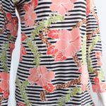 ⁦بجامة بأكمام طويلة بتصميم نقشة مغربية ورد مخطط عرضي لون برتقالي وأسود⁩ - الصورة ⁦3⁩