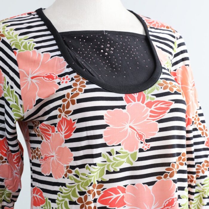 ⁦بجامة بأكمام طويلة بتصميم نقشة مغربية ورد مخطط عرضي لون برتقالي وأسود⁩ - الصورة ⁦4⁩