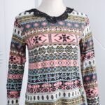 ⁦بجامة بأكمام طويلة بتصميم نقشة مغربية للنساء لون زهري فاتح وأسود⁩ - الصورة ⁦4⁩