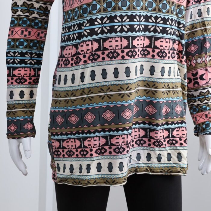 ⁦بجامة بأكمام طويلة بتصميم نقشة مغربية للنساء لون زهري فاتح وأسود⁩ - الصورة ⁦5⁩