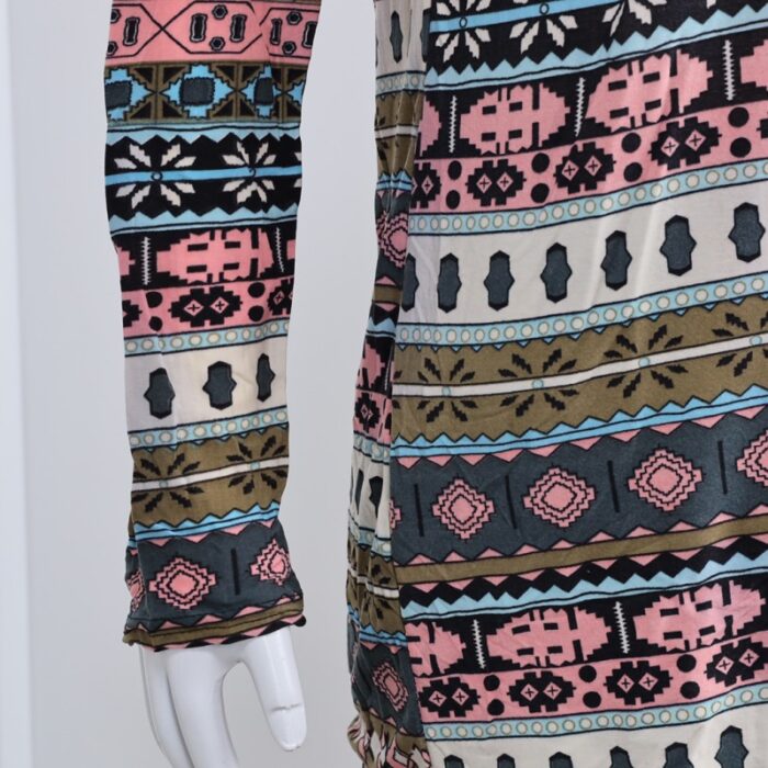 ⁦بجامة بأكمام طويلة بتصميم نقشة مغربية للنساء لون زهري فاتح وأسود⁩ - الصورة ⁦6⁩