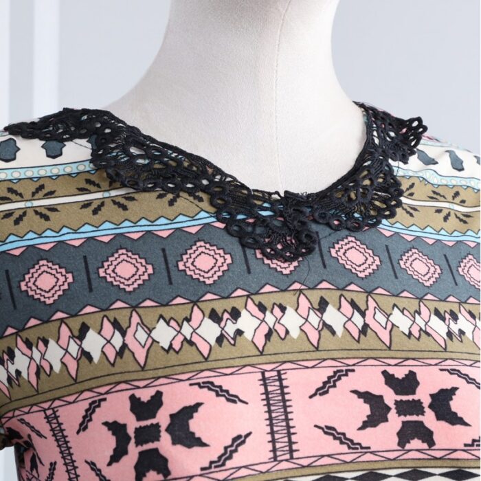 ⁦بجامة بأكمام طويلة بتصميم نقشة مغربية للنساء لون زهري فاتح وأسود⁩ - الصورة ⁦7⁩