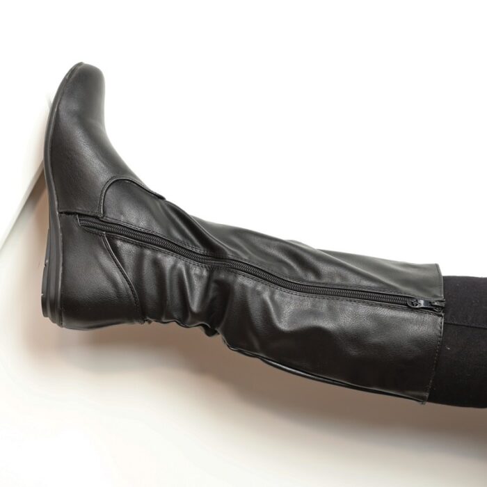 ⁦جزمة جلد ساق طويل للنساء لون أسود⁩ - الصورة ⁦6⁩