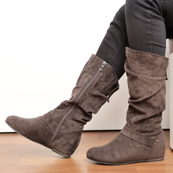 ⁦جزمة مخمل ساق طويل للنساء لون رمادي⁩ - الصورة ⁦5⁩