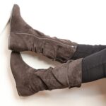 ⁦جزمة مخمل ساق طويل للنساء لون رمادي⁩ - الصورة ⁦8⁩