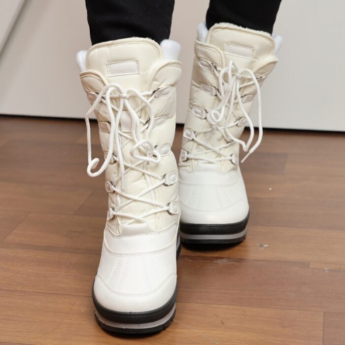 ⁦جزمة ساق  متوسط الطول للنساء لون أبيض⁩ - الصورة ⁦12⁩