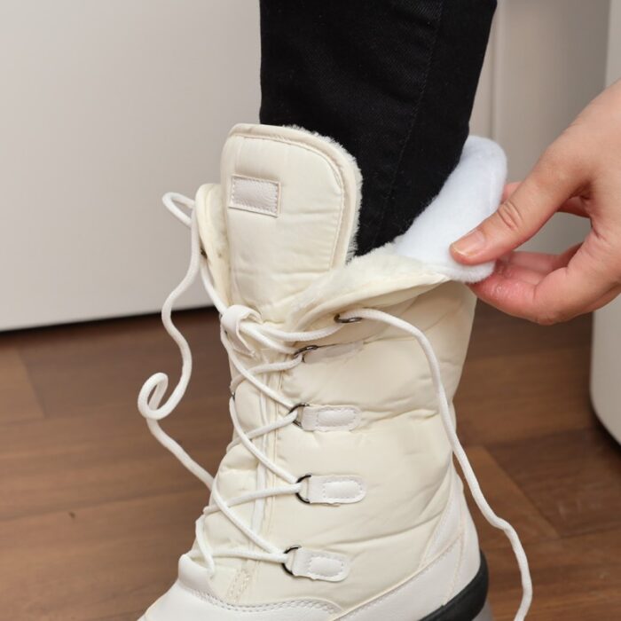 ⁦جزمة ساق  متوسط الطول للنساء لون أبيض⁩ - الصورة ⁦16⁩