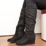 ⁦جزمة مخمل ساق طويل للنساء لون أسود⁩ - الصورة ⁦2⁩