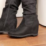 ⁦جزمة مخمل ساق طويل للنساء لون أسود⁩ - الصورة ⁦4⁩