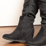 ⁦جزمة مخمل ساق طويل للنساء لون أسود⁩ - الصورة ⁦5⁩