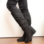 ⁦جزمة مخمل ساق طويل للنساء لون أسود⁩ - الصورة ⁦9⁩