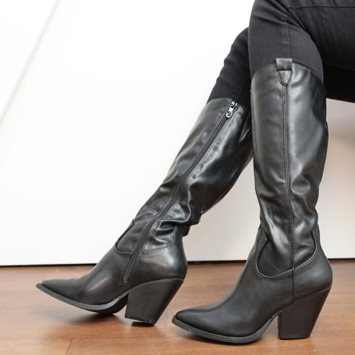 ⁦جزمة جلد بكعب ساق طويل للنساء لون أسود⁩ - الصورة ⁦2⁩
