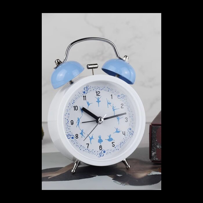 ⁦ساعة منبه أنالوج بتصميم دائري لون أبيض وأزرق⁩ - الصورة ⁦2⁩