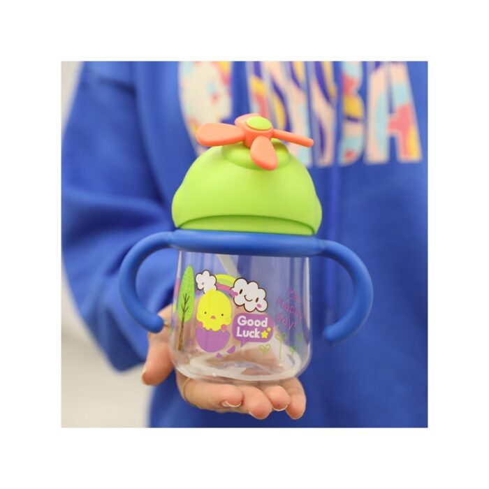 ⁦كأس بلاستيك مع مصاصة بتصميم Good Luck بمقابض أزرق سعة 260 مل⁩ - الصورة ⁦3⁩