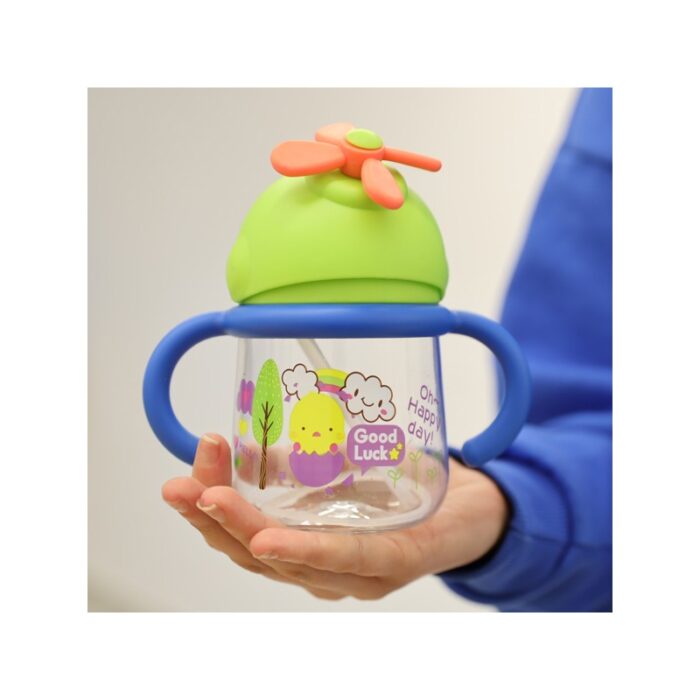 ⁦كأس بلاستيك مع مصاصة بتصميم Good Luck بمقابض أزرق سعة 260 مل⁩ - الصورة ⁦4⁩